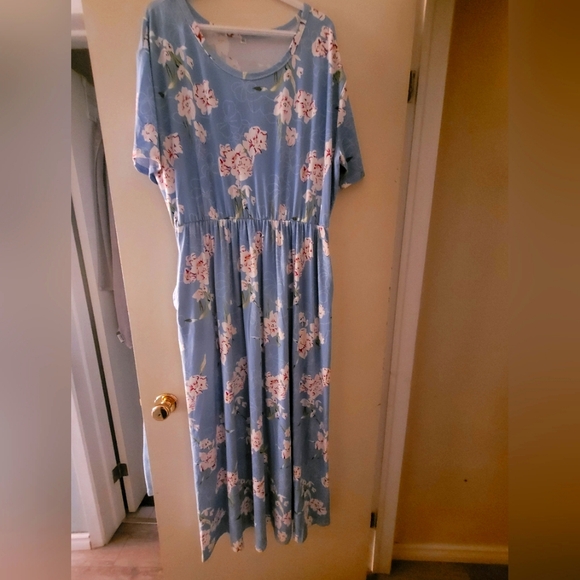 Romantic summer dress - Picture 1 of 4